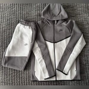 NWT Nike Tech Fleece cool grey/black/anthracite tracksuit Size Medium